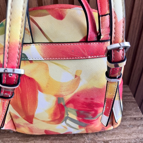 GUESS Women's Take A Dive Floral Backpack
Adjustable backpack straps - Picture 11 of 15